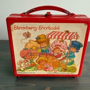 Vintage Strawberry Shortcake plastic lunch box